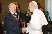 Pope-John-Paul-II-shakes-hands-with-Soviet-President-Mikhail-Gorbachev-in-the-first-ever-meet...jpeg