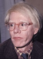 Andy_Warhol_1975.jpg