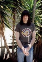 camiseta-johnny-ramone-kill-a-commie-for-mommy-D_NQ_NP_342221-MLB20733663630_052016-F (1).jpg