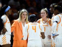 bcf9d7bb-86c2-4c3b-a737-182d3c3e0930-gvx_Lady_Vols_UConn_basketball_6231_SY.jpg