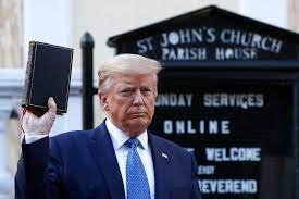 Ttump holding bible.jpg