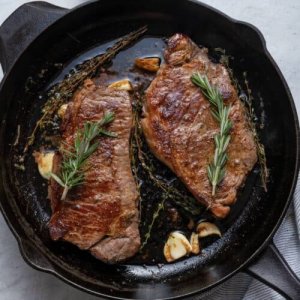 Cast-Iron-Skillet-Steak-07-500x500.jpg