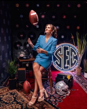 alyssa-lang-espn-sec-network-v0-jvabx37t26db1.jpg