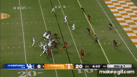 Kentucky_Wildcats_vs_Tennessee_Volunteers_doneiko_slaughter_hit.gif