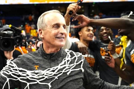 Rick Barnes, Tennessee_SEC Champions 2023-24.jpg