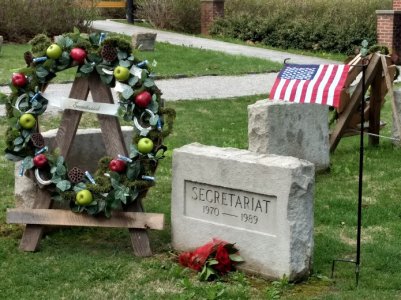 Claiborne Farms_Secretariat grave2.jpg