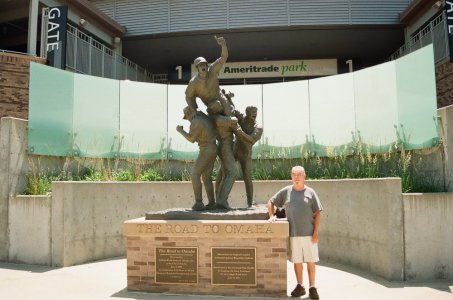 Mark Omaha statue.jpg