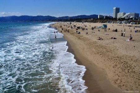 santa-monica-beach-1-900x598.jpg