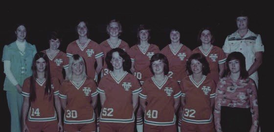 pat-summitt-first-job-coach. copy 1974 team.jpg