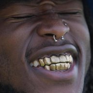 Kamaras gold teeth