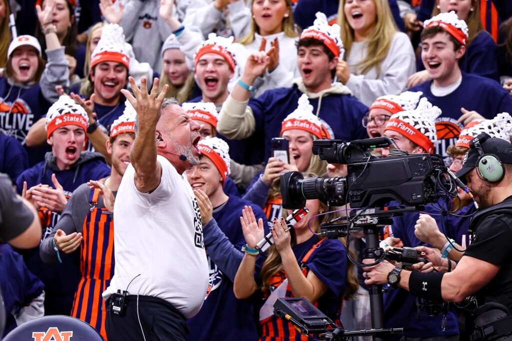 Bruce-Pearl-riles-the-crowd-1024x683.jpg