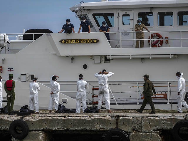 Coast-Guard-Deports-Cubans-640x480.jpg