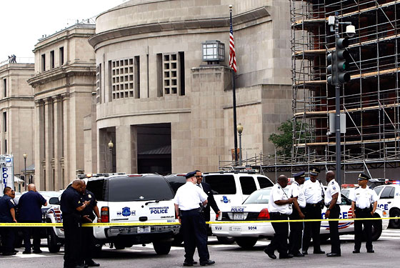 20090611_holocaustmuseumscene_560x375.jpg