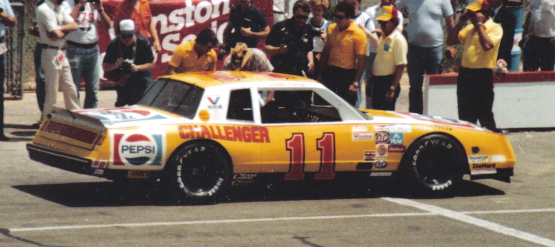 DarrellWaltrip11racecar1983.jpg