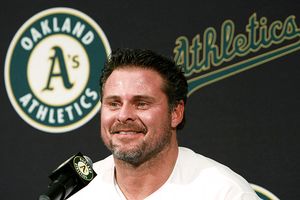 mlb_g_giambi2_300.jpg