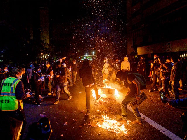 protesters-burn-garbage-Oakland-George-Floyd-ap-640x480.jpg