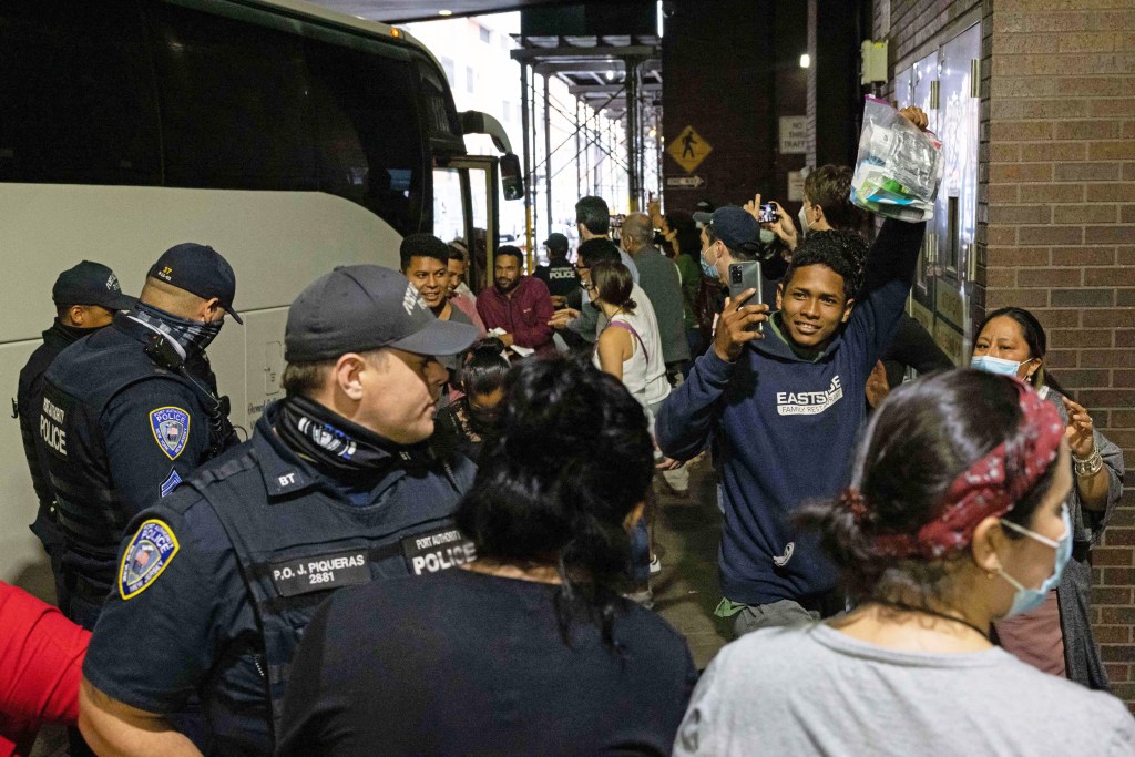 migrants-hotel-manhattan-066.jpg