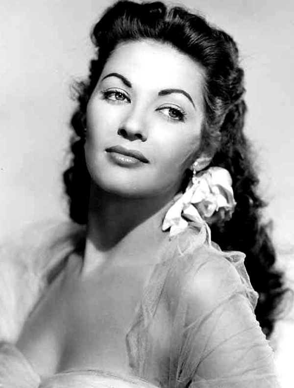 Yvonne_de_carlo_-_1951.jpg