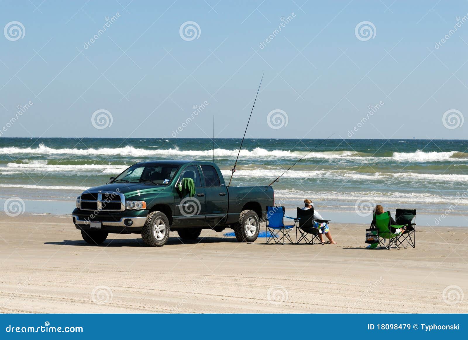 pickup-trucks-beach-18098479.jpg