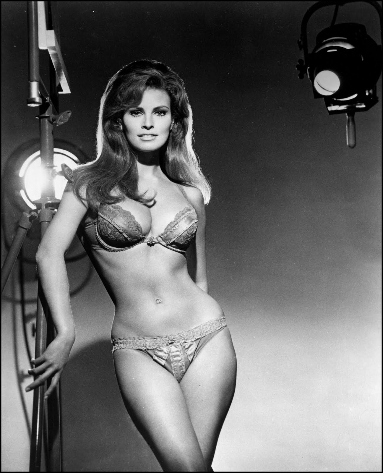 raquel_welch_001_50s.jpg