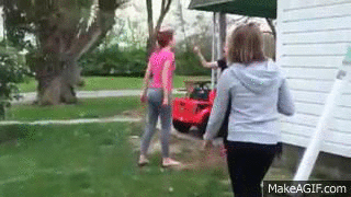 Girl-Attacks-The-Redhead-a-Shovel-After-Losing-The-Fight-In-a-Hilarious-Viral-Vine.gif