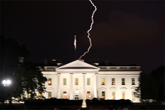 white-house-hit-by-lightning-on-easter.jpg