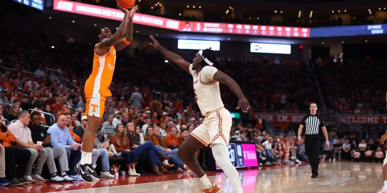 Tough-enough Tennessee knocks off Texas, 74-70