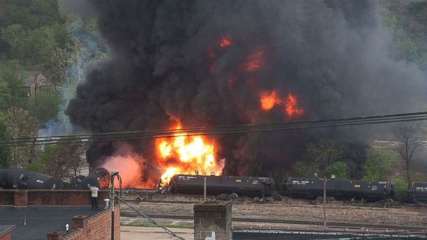 AP_train_fire_kab_140501_16x9_608.jpg