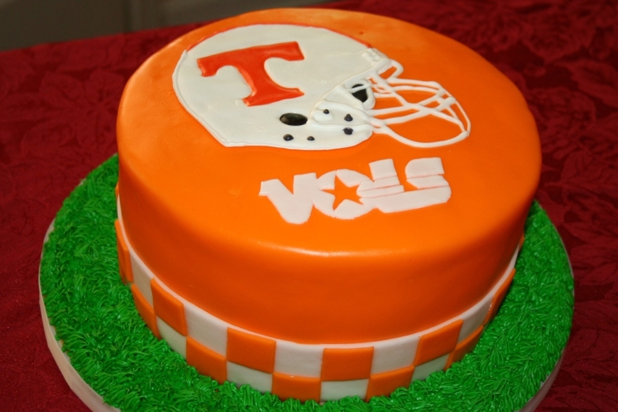 900_865931m8oz_tennessee-volunteers-cake.jpg