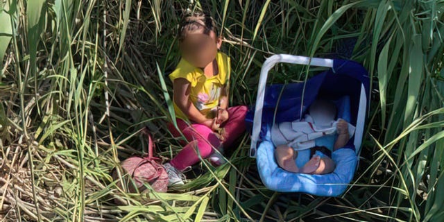 Border-Patrol-Agents-Rescue-Two-Small-Children-Abandoned-in-the-Rio-Grande.jpg