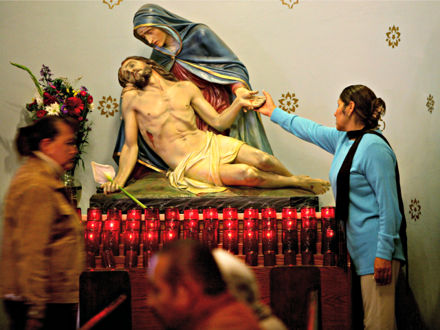 Statue-of-Jesus-and-Mary-640x480.png