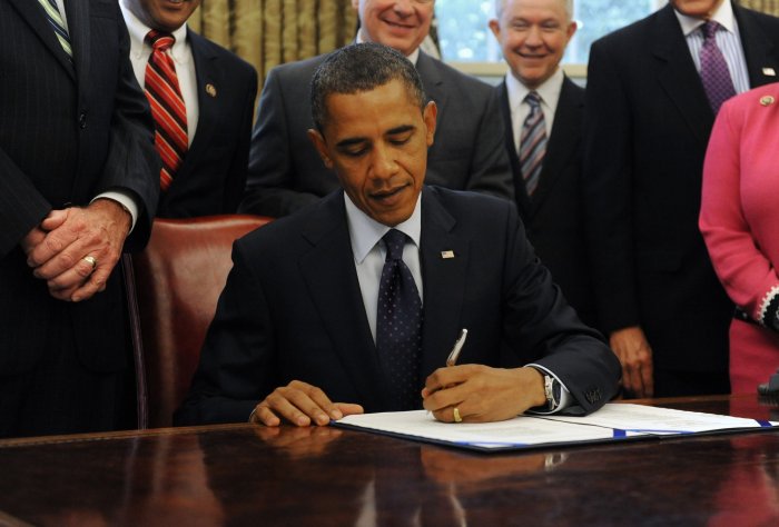 Obama-signs-the-Fair-Sentencing-Act_2_1.jpg