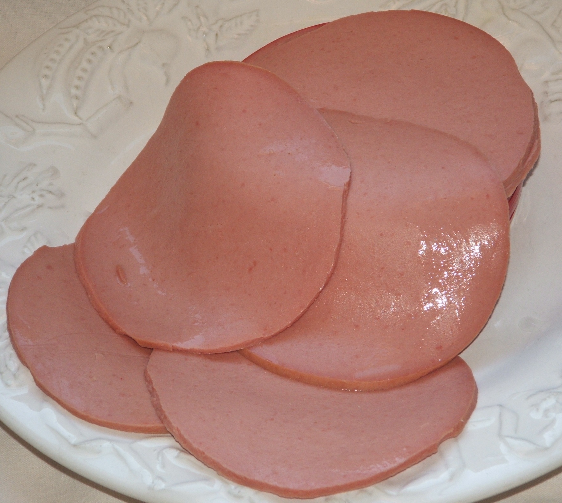 Bologna_lunch_meat_style_sausage.JPG