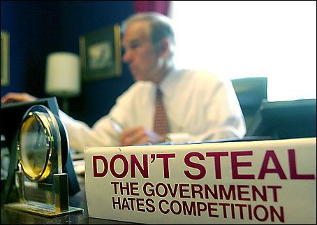 ron_paul_desk.jpg