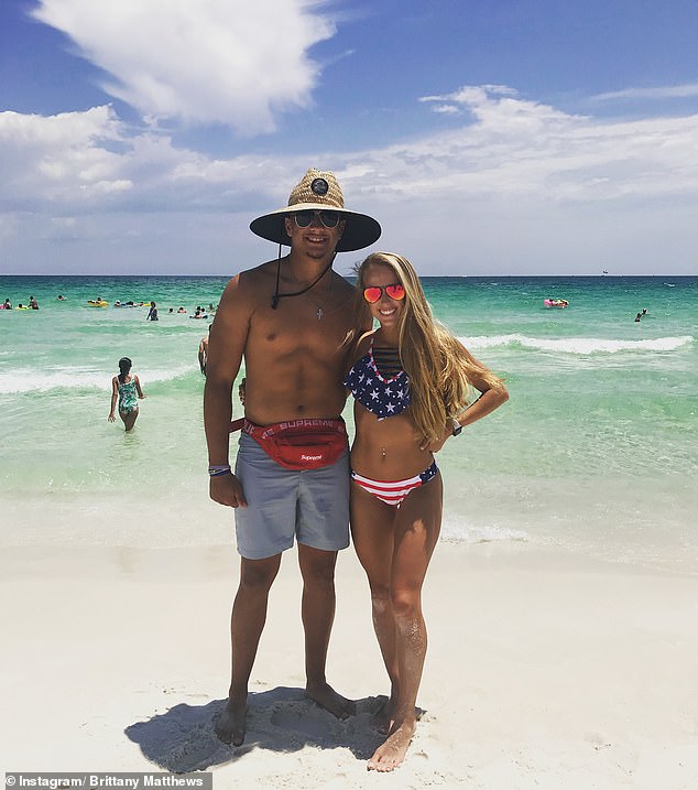 30485650-8498165-Beach_bound_The_couple_is_pictured_on_vacation_together_on_the_b-a-11_1594137960463.jpg