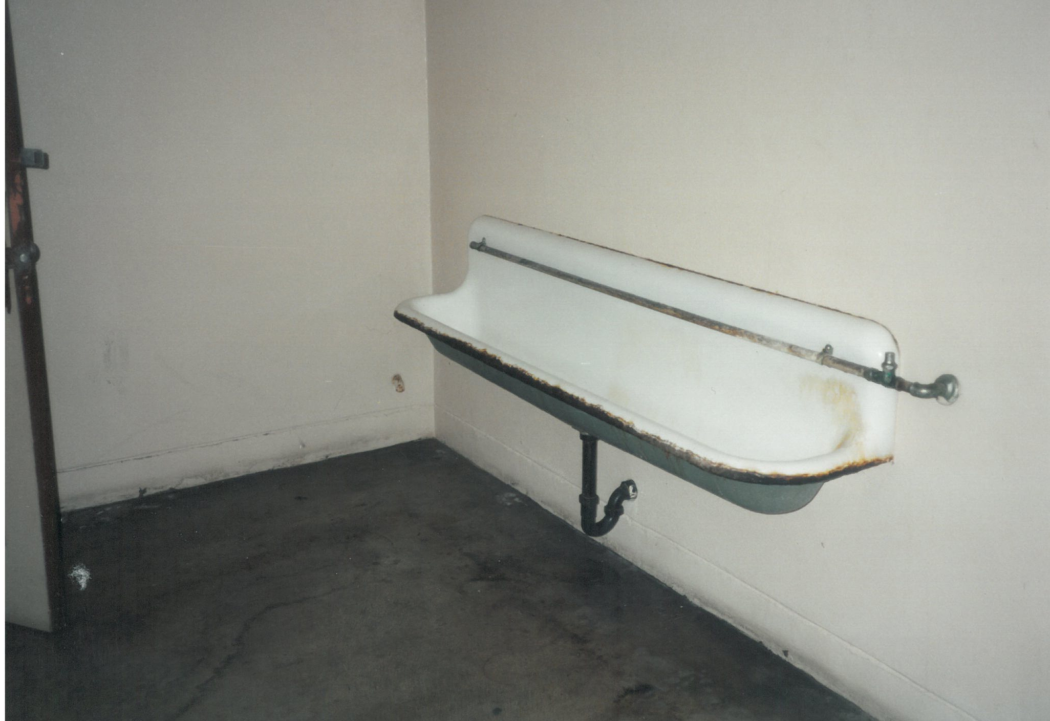 TroughUrinal.jpg