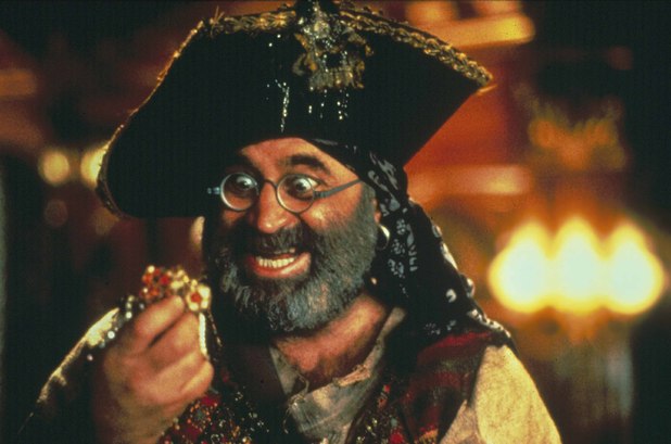 uktv_bob_hoskins_hook_1.jpg