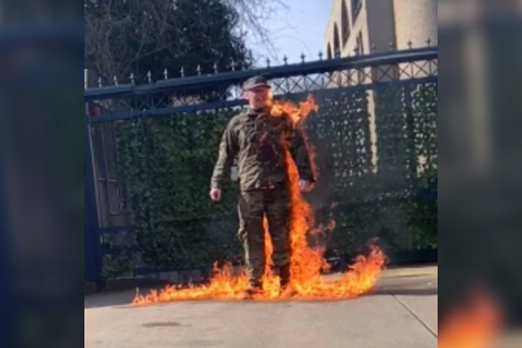 Self-immolation_of_Aaron_Bushnell_Image_fair_use.png