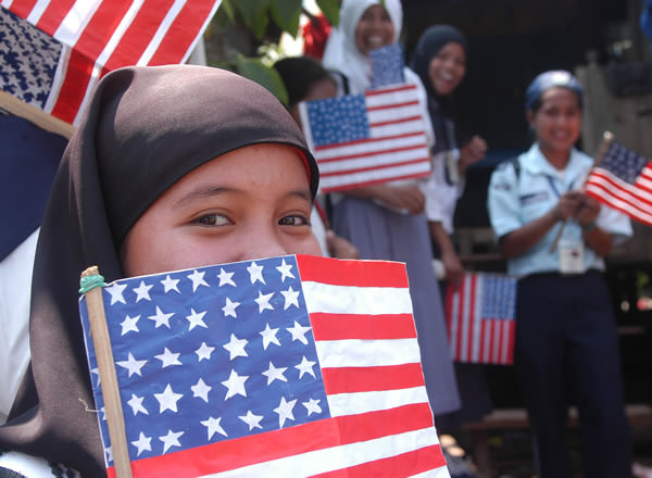 americanmuslimwithflags.jpg