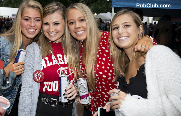 Alabama-football-tailgate-blonde-girls.jpg