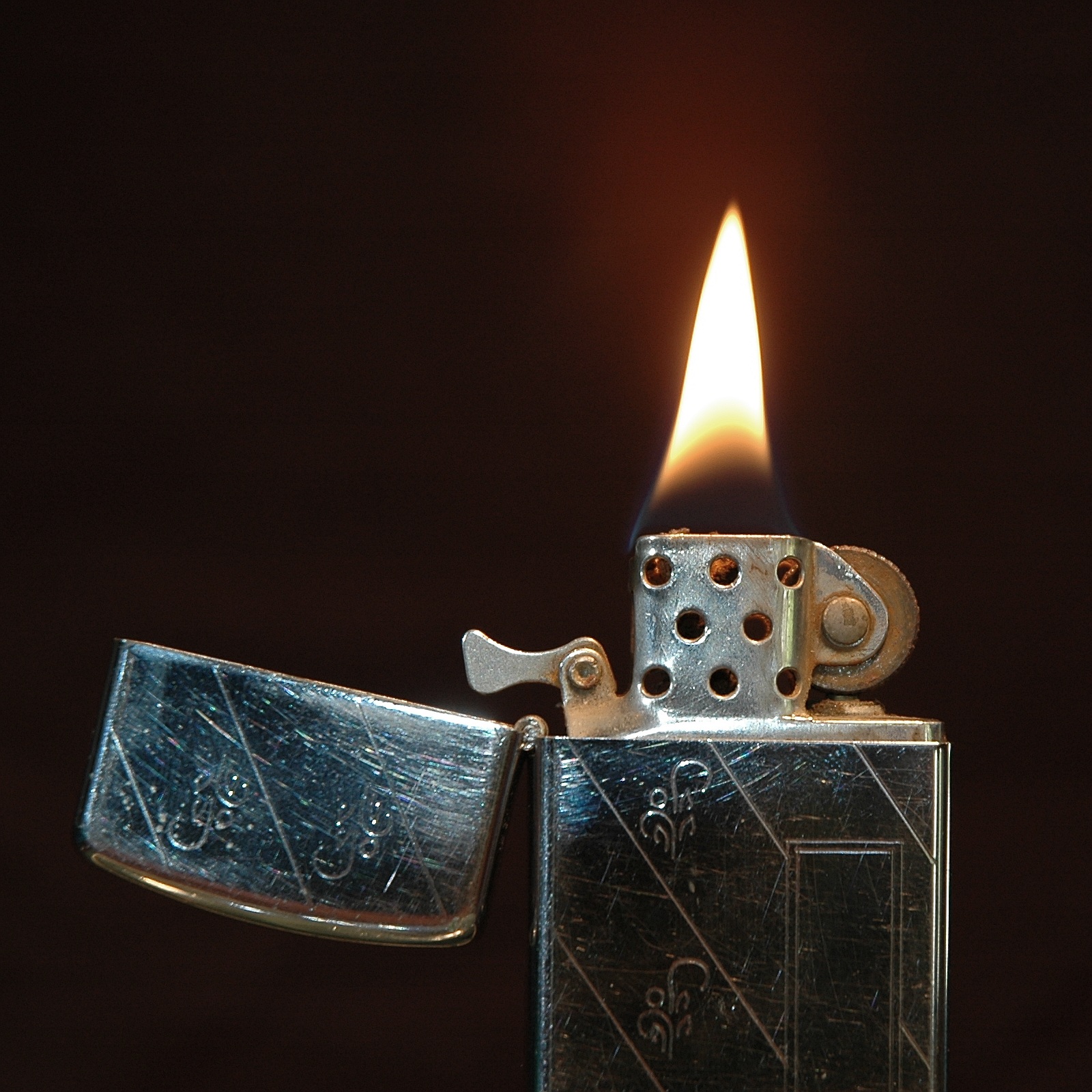 Zippo-Slim-1968-Lit.jpg