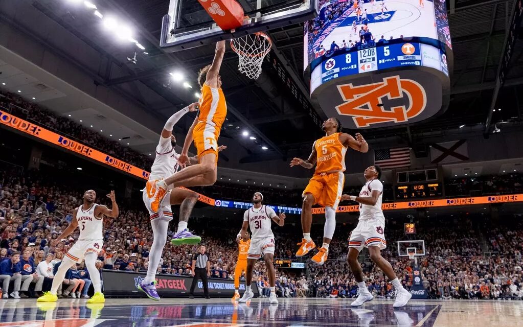 Gritty Vols lose at Auburn on last shot