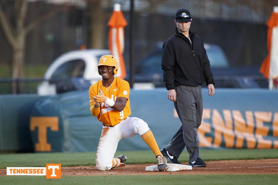 Charleston, Ammons, Heflin Lead UT Past Middle Tennessee