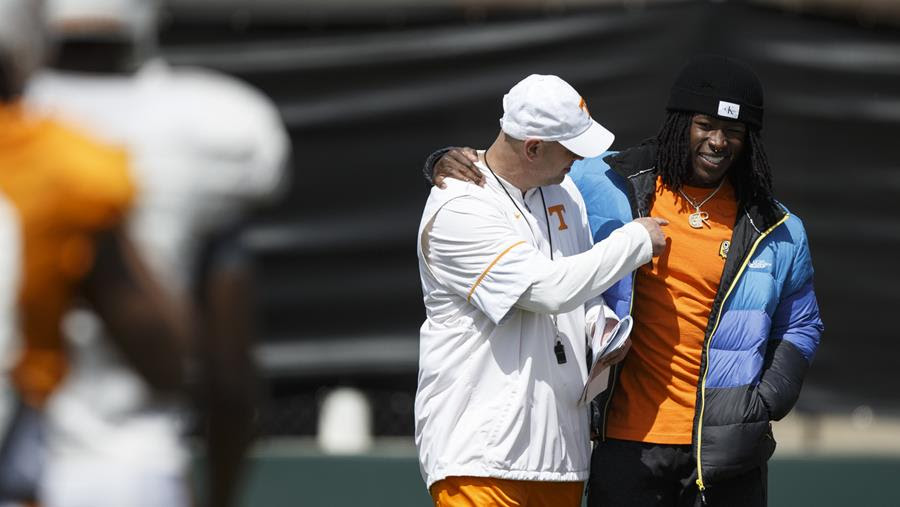 Vol Report: Pruitt Raves About WRs Coach Johnson, Welcomes Kamara to Practice 