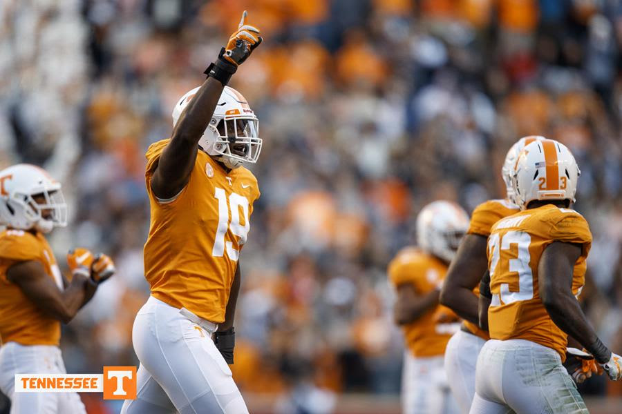 ﻿FOOTBALL CENTRAL: Tennessee vs. Missouri