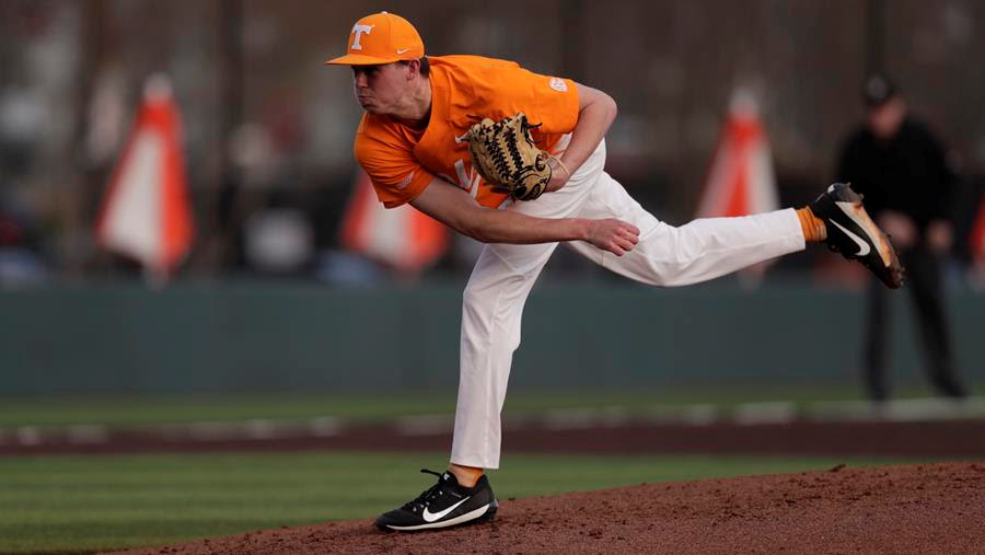 Freshman Sewell Shines as Vols One-Hit Middle Tennessee
