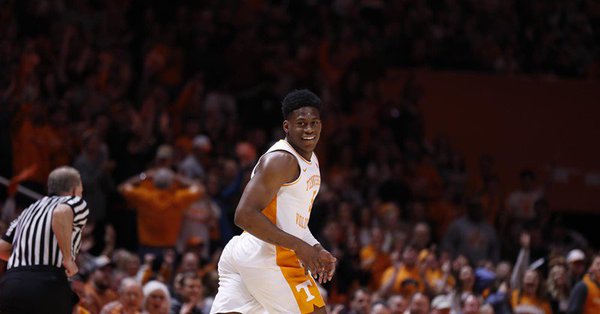 Fans bid an emotional farewell to four seniors as Tennessee routs MSU 71-54