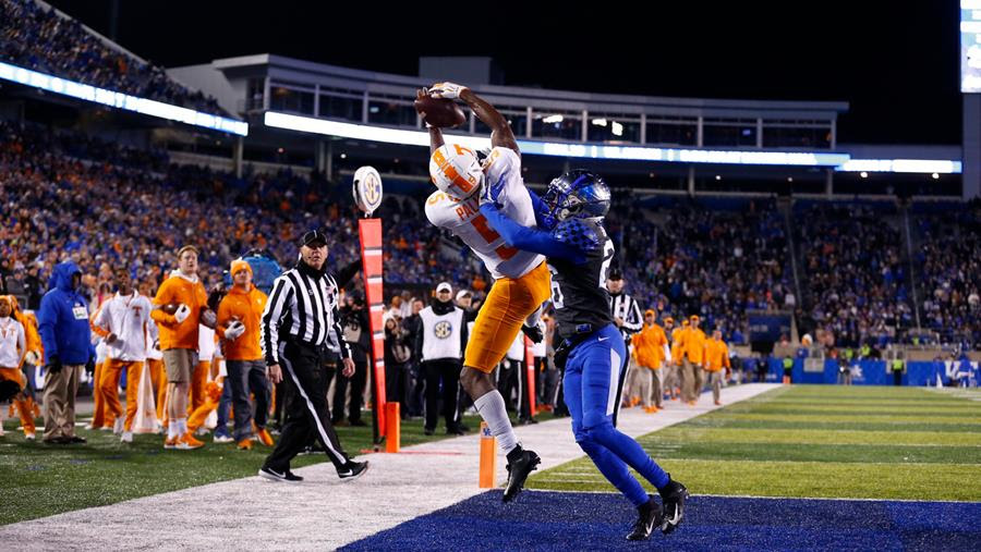 Second-Half Surge, Goal-Line Stand Lead Vols Past Kentucky, 17-13