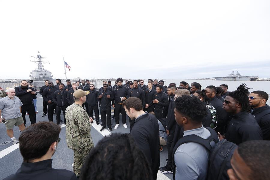 BOWL REPORT: Vols Enjoy Trip to Naval Base, Continue Bowl Prep