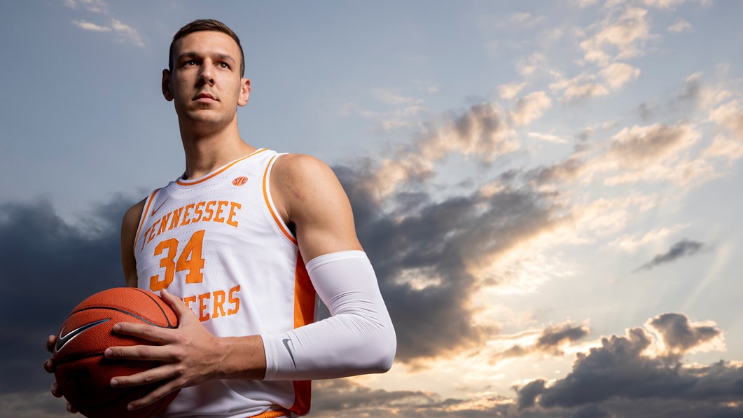 Tennessee 7-footer Uros Plavsic cleared by NCAA